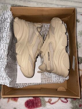 Steve Madden Possessions Beige Chunky Platform Sneaker